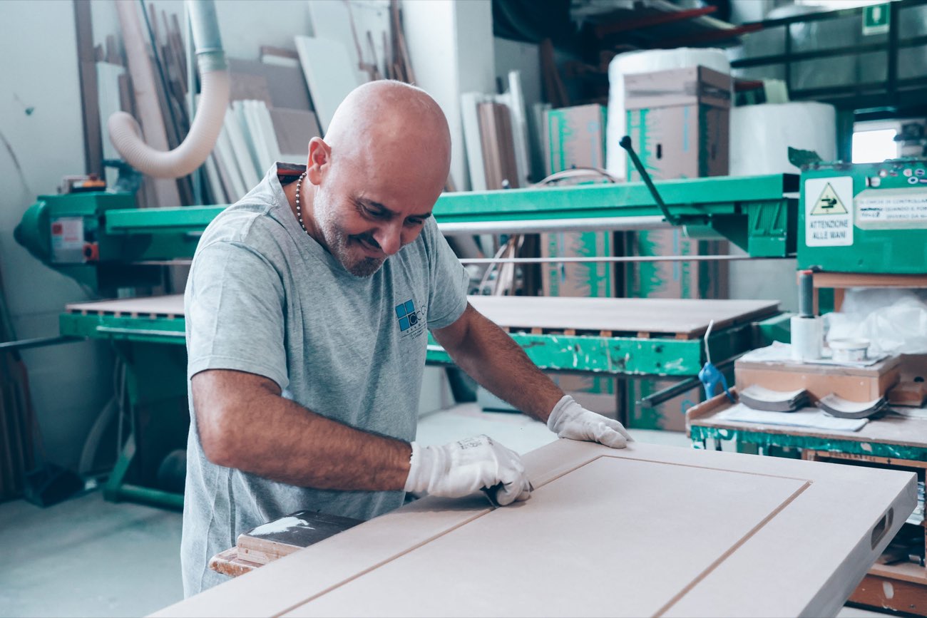 Operaio durante una lavorazione