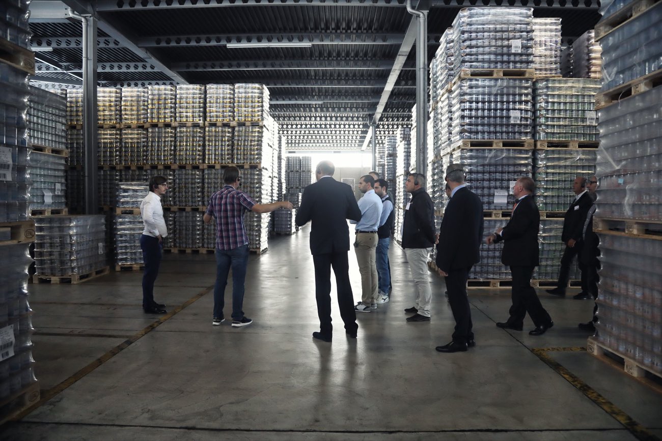 Delegazione in visita a uno stabilimento