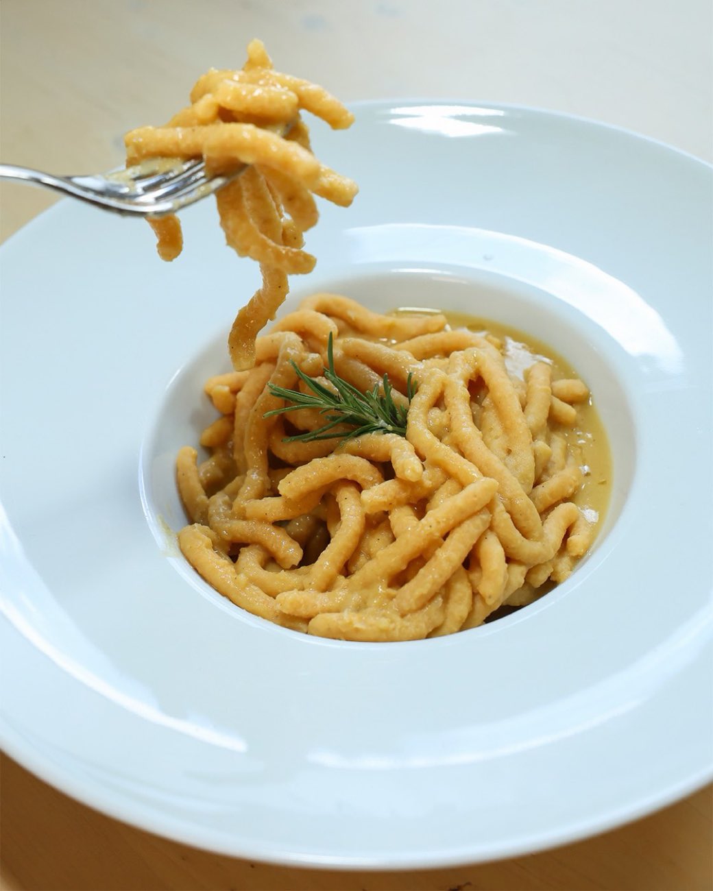 Piatto di strozzapreti fotografato da Miketing